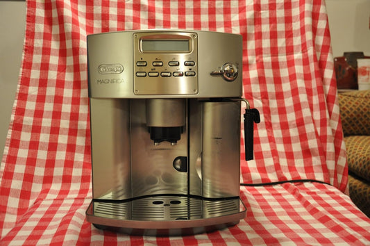 Delonghi ESAM4400 Magnifica Super Automatic Coffee Center